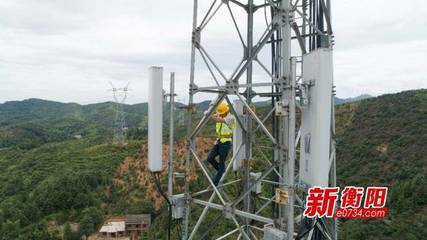 信號塔頂看日出——網絡維護員尹鑫的高溫堅守